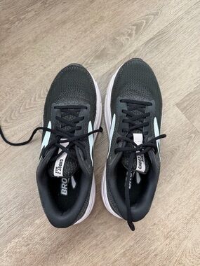 Brooks Ghost Max Women’s Running Shoes - Black with Light Pink Accents